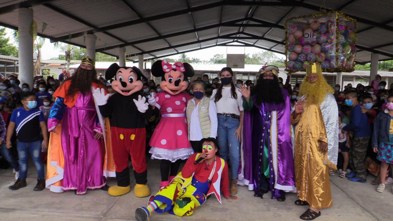 Previo al Día de Reyes, DIF Cárdenas Tabasco 2021-2024 lleva alegría y diversión a niños del poblado C14