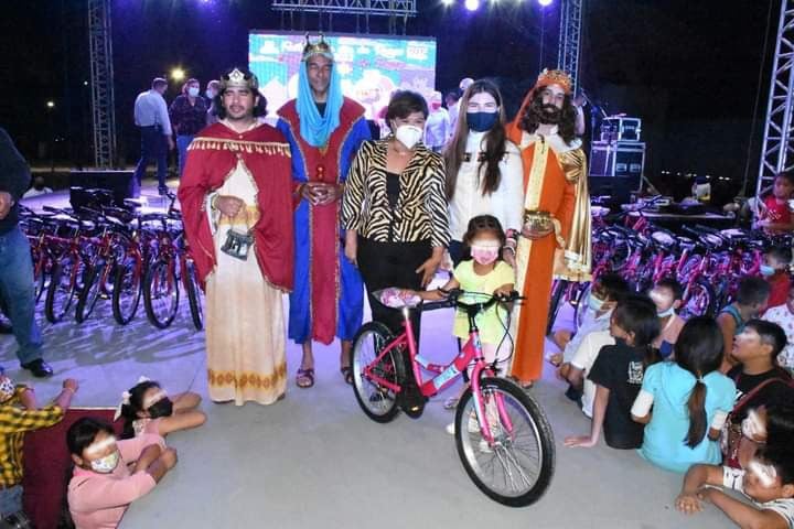 Ayuntamiento y Sistema DIF municipal celebran Día de Reyes a niños de Cárdenas